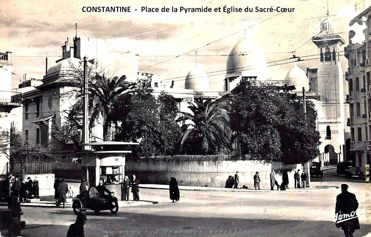Constantine - Place de la Pyramide  et Eglise du Sacre-Coeur.jpg